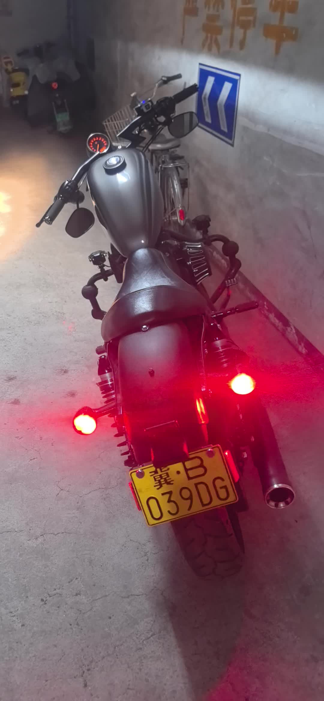 二手哈雷戴维森Iron883 硬汉